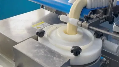 Machine à farcir les pâtisseries