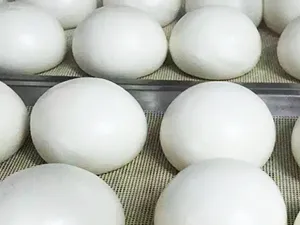 Ligne de production de petits pains fourrés